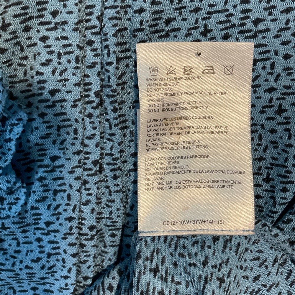 Mossimo Supply Co. Women's cool BlueRuffle Top, Large, button up , abstract A+ - Picture 4 of 6